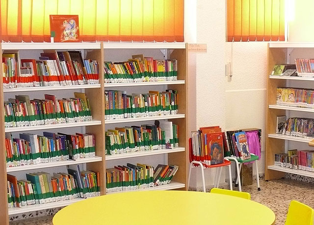 Cultura va a repartir libros editados por esta concejalía a las personas interesadas - 1, Foto 1