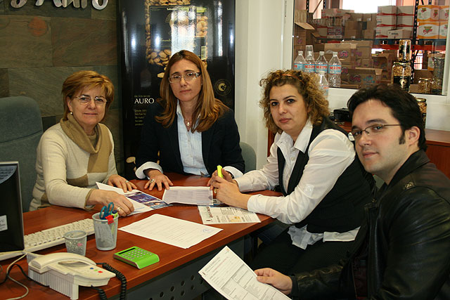 La concejalía de Industria, Comercio y Empresa ha emprendido una campaña de visitas por todas las empresas asentadas dentro del término municipal de Santomera - 1, Foto 1