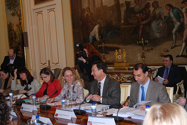 El Estado recorta drásticamente las inversiones en Política Social en la Región de Murcia - 1, Foto 1