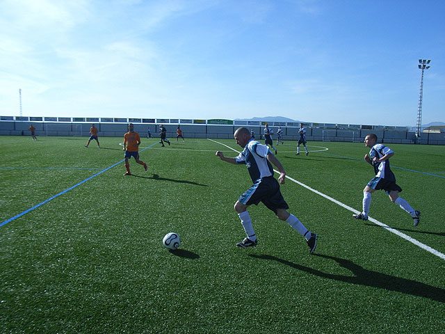 El equipo Hermanos Periago protagoniza la sorpresa de la jornada en la liga de Ftbol Aficionado 