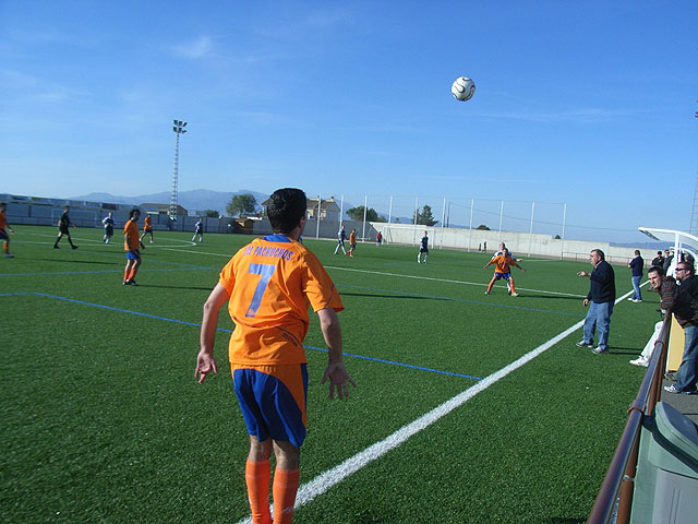 El equipo Hermanos Periago protagoniza la sorpresa de la jornada en la liga de Ftbol Aficionado 