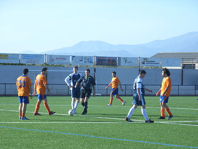 El equipo Hermanos Periago protagoniza la sorpresa de la jornada en la liga de Fútbol Aficionado Juega Limpio, Foto 1