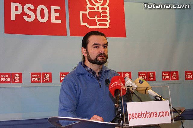 Los socialistas opinan que el dinero enviado a Totana por el gobierno de Zapatero podría crear muchos más puestos de trabajo si el PP los hubiese invertido debidamente, Foto 1