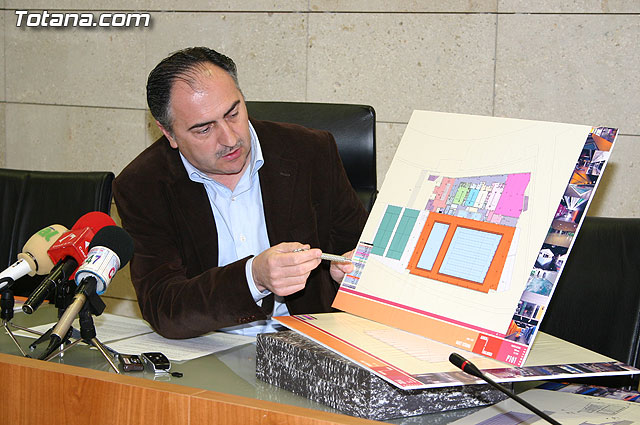 La piscina cubierta municipal se convertirá en un centro deportivo con un spa, espacios de fitness, relax y termales, pistas de pádel..., Foto 1