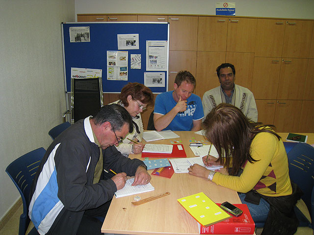 El Colectivo para la Promoción Social “El Candil”  pone en macha el Proyecto Gelem, Foto 3