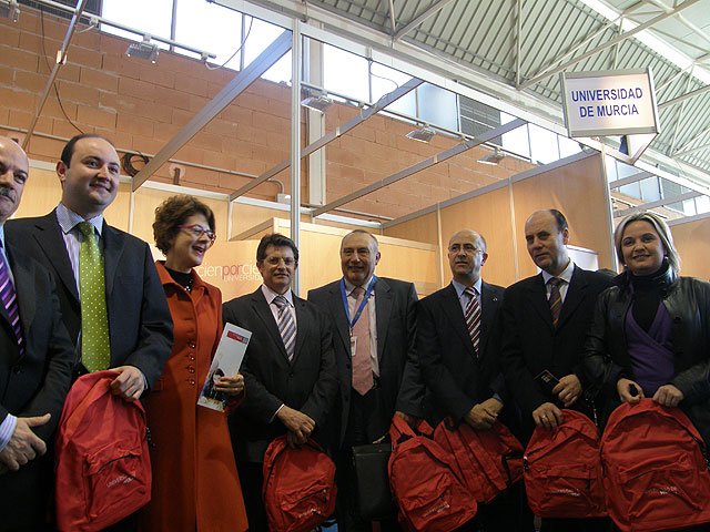 Inaugurada en medio de una gran expectación la X Edición del Salón del Estudiante - 2, Foto 2