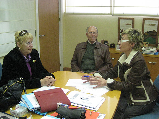La Teniente de Alcalde de Bienestar Social tuvo un encuentro con mayores en Vistalegre - 1, Foto 1