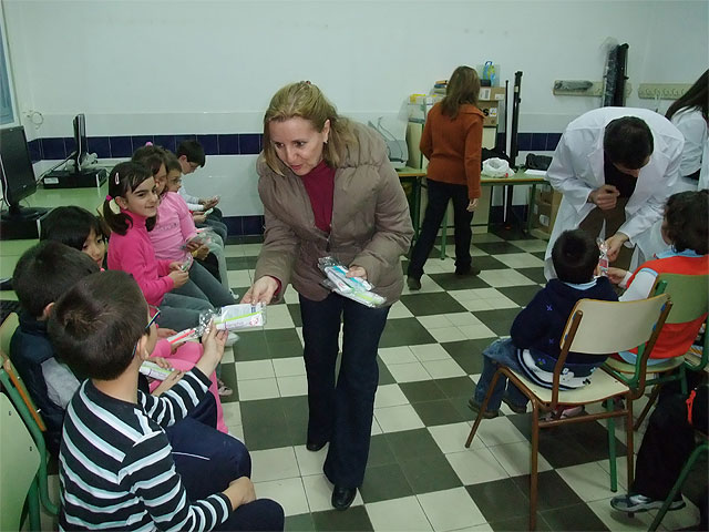 Los escolares de Santomera han participado en las ‘Jornadas de la Higiene Bucodental’ organizadas por la concejalía de Educación y Cultura - 3, Foto 3