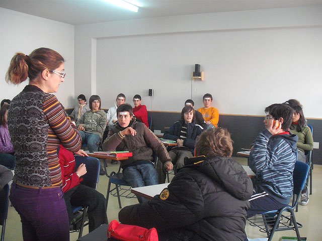 Más de 400 alumnos participan en los talleres de educación intercultural, Foto 1
