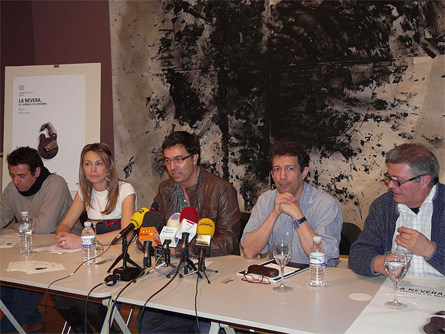 El Teatro Villa de Molina acoge el estreno nacional de LA NEVERA, EL CUCHILLO Y EL MECHERO, a cargo de Compañía Ferroviaria, el sábado 21 de febrero - 1, Foto 1