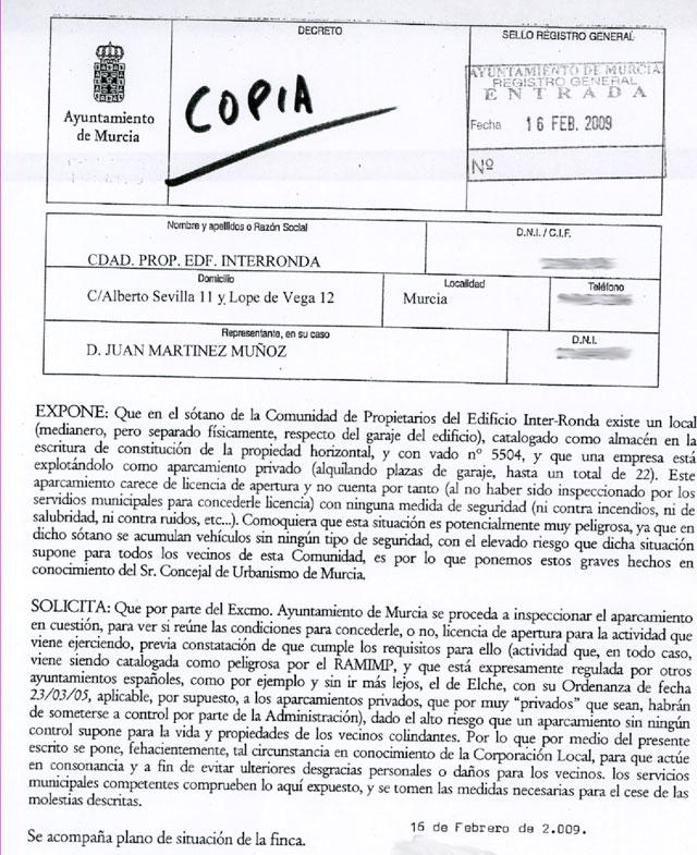 Cuarenta y ocho familias de Murcia denuncian que llevan 5 años viviendo junto a un local comercial que opera como garaje público sin licencia - 1, Foto 1