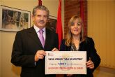 Deportes entrega 1.500 euros a la AECC de la recaudacin de la San Silvestre
