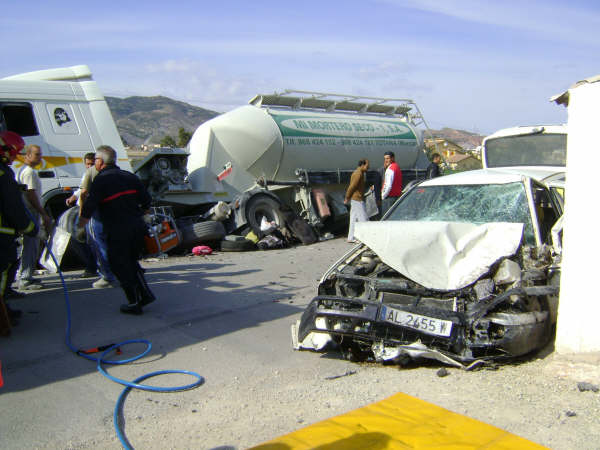 Cinco personas heridas en un accidente de tráfico ocurrido en Lorca - 1, Foto 1