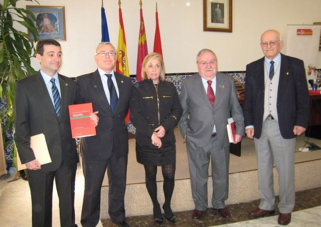 La consejera de Presidencia asiste a la presentación del libro Derecho Autonómico de la Región de Murcia - 1, Foto 1