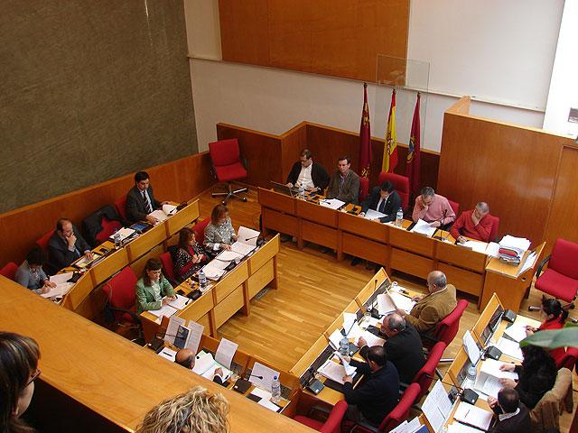 El Ayuntamiento congela los sueldos de Alcalde y concejales y recorta la asignación de los grupos municipales - 1, Foto 1