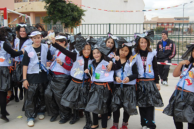 Más de 480 niños del Monte Anaor celebran el Carnaval bajo el lema “recicla” - 3, Foto 3