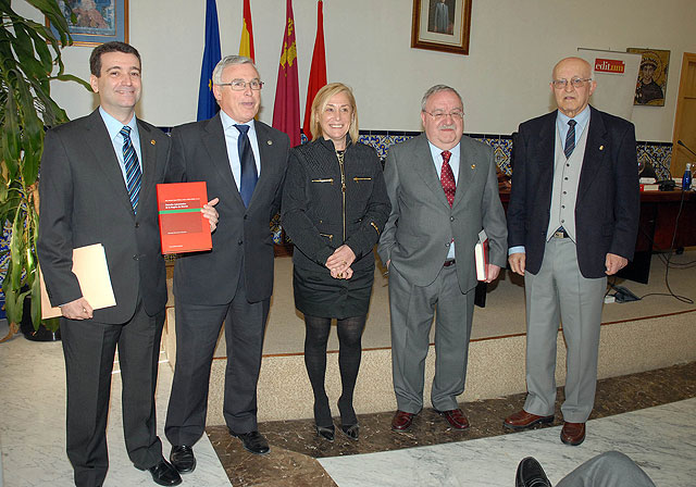 26 especialistas intervienen en el libro sobre “Derecho Autonómico de la Región de Murcia” - 2, Foto 2