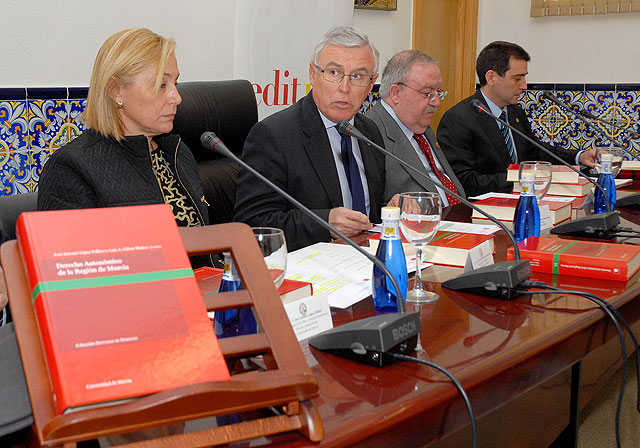 26 especialistas intervienen en el libro sobre “Derecho Autonómico de la Región de Murcia” - 3, Foto 3