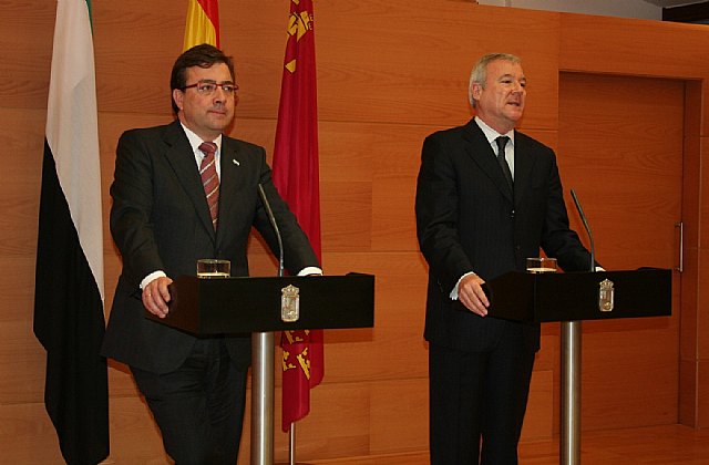 Valcárcel y Fernández Vara reivindican en Murcia “coherencia y solidaridad” en las cuestiones de Estado - 4, Foto 4