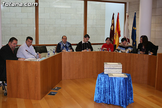 El pleno del Ayuntamiento aprueba la creación de la unidad de atestados, informes y seguridad vial en la Policía Local de Totana, Foto 1