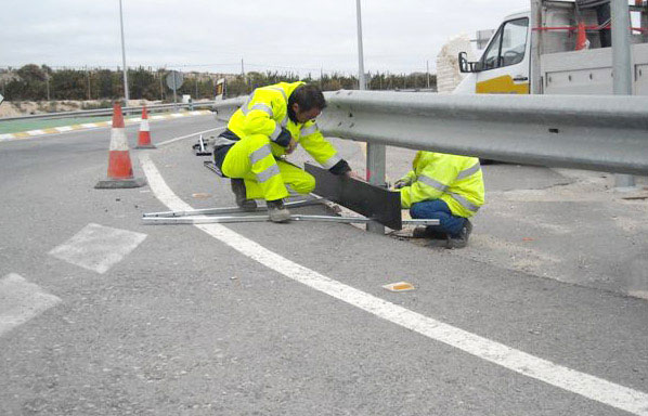 La Dirección General de Carreteras instala un nuevo sistema de barreras de protección para motoristas - 1, Foto 1