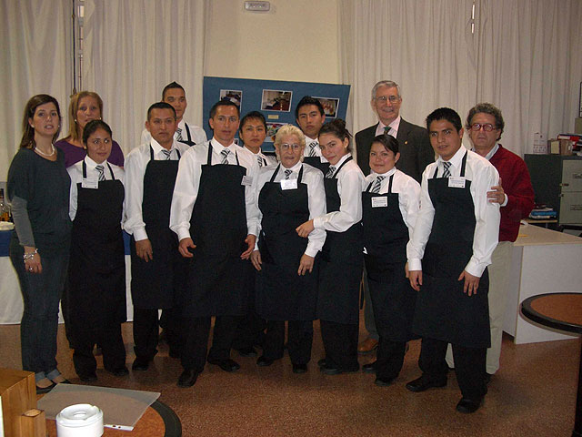 Atención Social forma a quince Camareros de Restaurante - 2, Foto 2