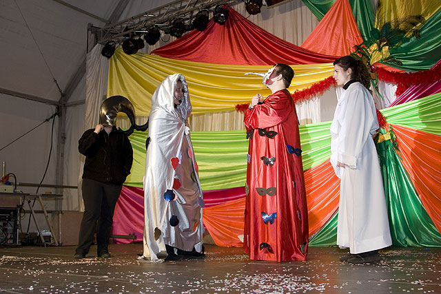 Los jvenes escenifican a “Don Carnal y Doña Cuaresma”, Foto 1