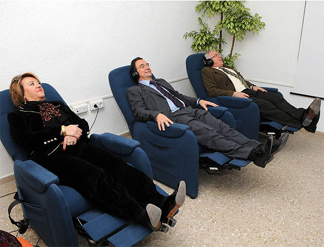 El Consejero Bascuñana conoció la aplicación del proyecto de intérpretes de lengua de signos en la Universidad de Murcia - 2, Foto 2