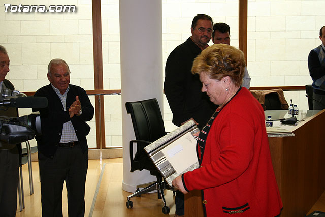 La corporacin municipal realiza un reconocimiento pblico a un total de doce trabajadores del ayuntamiento de Totana, durante la sesin plenaria - 7