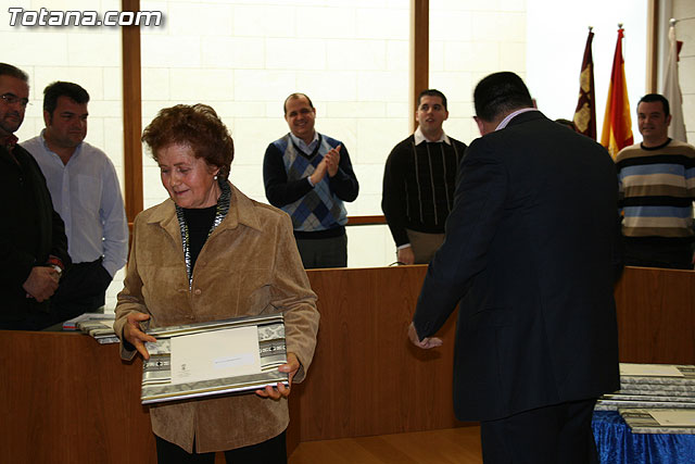 La corporacin municipal realiza un reconocimiento pblico a un total de doce trabajadores del ayuntamiento de Totana, durante la sesin plenaria - 8