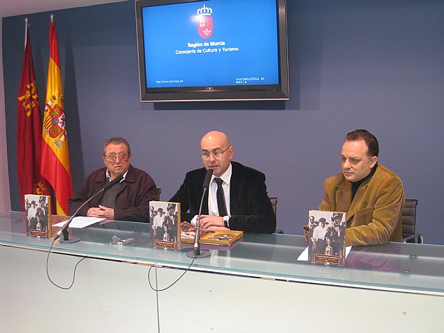 Cultura recupera en un libro la tradición centenaria murciana de los auroros - 1, Foto 1