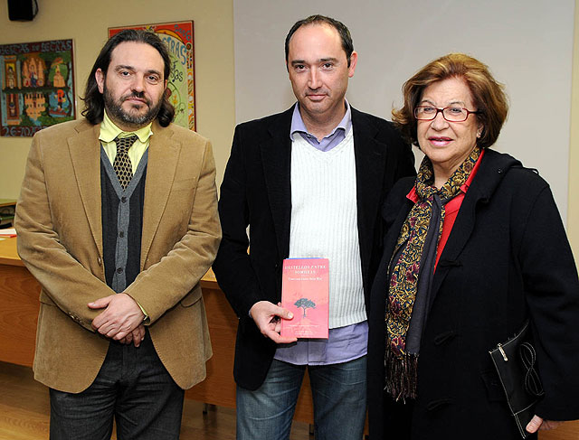 La Universidad de Murcia presentó el libro ganador del premio de poesía “Dionisia García” en la Facultad de Letras - 1, Foto 1