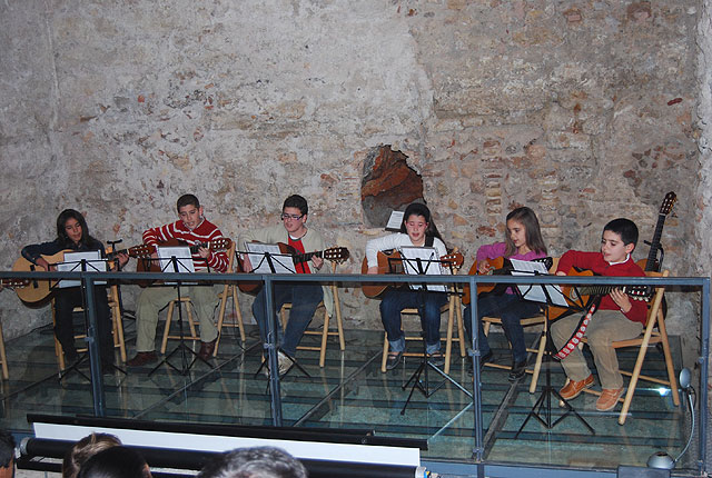 Los alumnos del “Taller de Músicos Sonata” actuaron en el Museo Arqueológico de los Baños, Foto 1