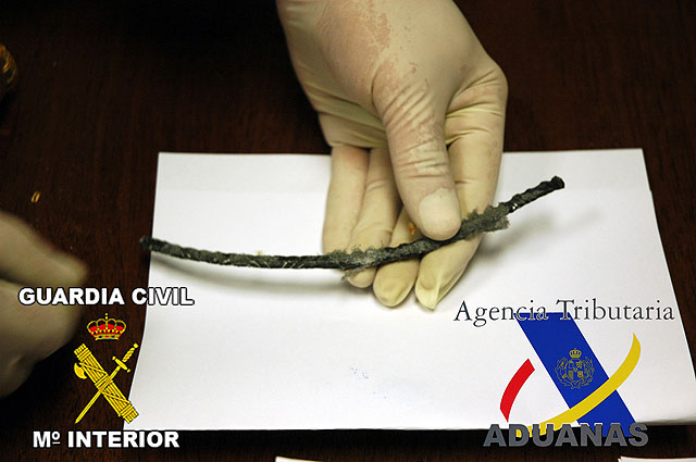 Guardia Civil y Agencia Tributaria en una operación policial conjunta aprehenden 600 gr. de cocaína en dobles fondos - 2, Foto 2