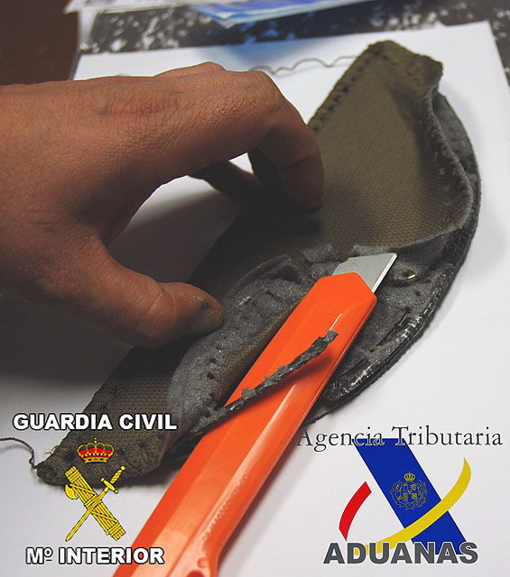 Guardia Civil y Agencia Tributaria en una operación policial conjunta aprehenden 600 gr. de cocaína en dobles fondos - 5, Foto 5