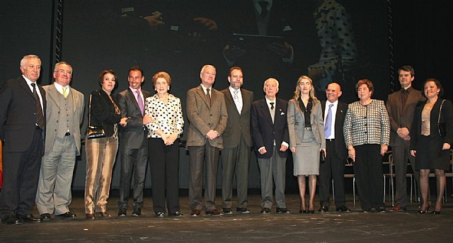 Valcárcel elogia la labor de los maestros por su “entrega y compromiso” con la formación y educación de los ciudadanos - 1, Foto 1