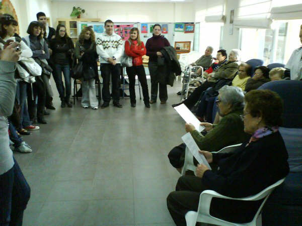 Varios estudiantes del Modulo Superior de Integración Social de Lorca visitan el Centro de Estancias Diurnas de la localidad, Foto 1