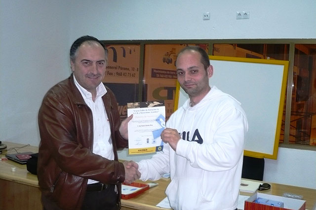 El concejal de Deportes clausura el curso de “Primeros auxilios y rescate acuático”, Foto 1