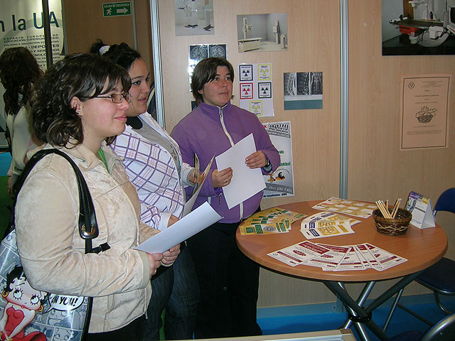 Visita al “X Salón del Estudiante 2009”  en Lorca por parte de los alumnos de la Escuela Taller “Casa de las Monjas I”, Foto 2