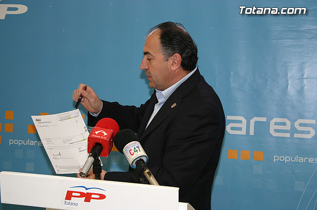 El PP exige al Gobierno de la Nación que tome medidas urgentes porque con la actual tarifación de la luz están perjudicando a cientos de familias de Totana, Foto 1