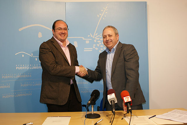 El Ayuntamiento y UGT firman un Convenio de colaboración para la puesta en marcha de un Centro Guía para inmigrantes - 1, Foto 1