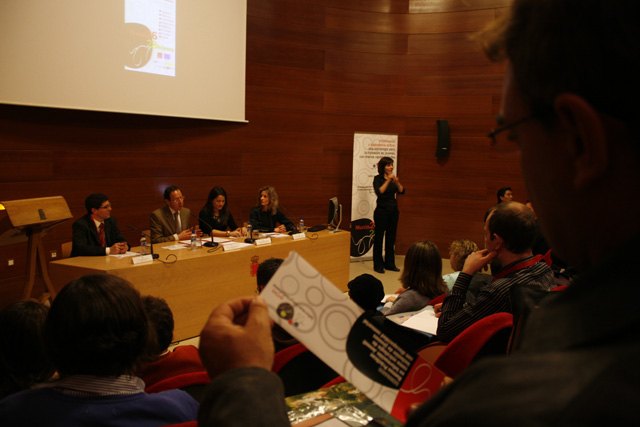 El Ayuntamiento apuesta por adaptar la información juvenil a personas con discapacidad sensorial para fomentar la integración - 2, Foto 2