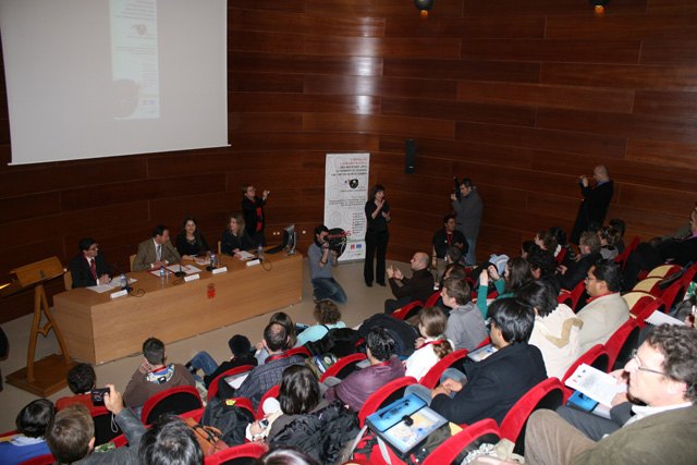 El Ayuntamiento apuesta por adaptar la información juvenil a personas con discapacidad sensorial para fomentar la integración - 3, Foto 3