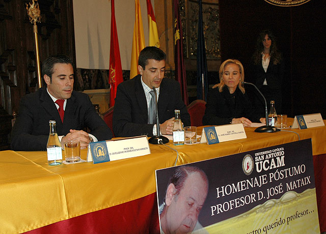 La UCAM rinde un homenaje póstumo al catedrático de Fisiología de la Universidad de Granada, José Mataix - 1, Foto 1