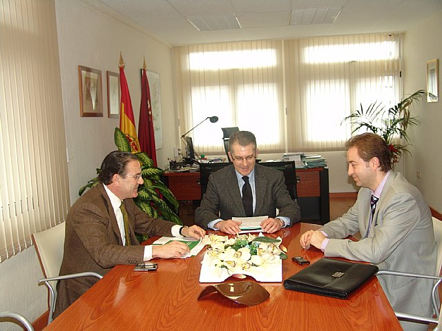 El director general de Consumo recibe a representantes de Iberdrola para hablar sobre la facturación mensual - 1, Foto 1
