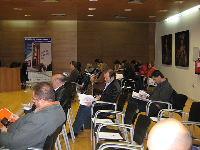 La asamblea general del Consejo Local para el Desarrollo Económico y el Empleo de Totana crea la Comisión Permanente, Foto 3