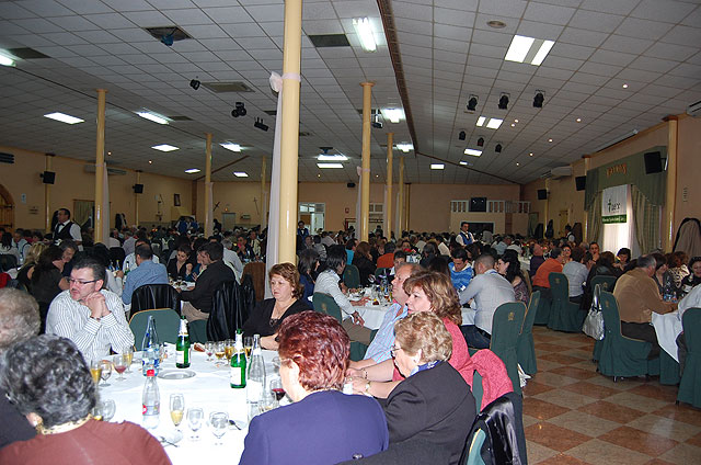 Unas cuatrocientas personas asisten a la comida benéfica contra el Cáncer - 2, Foto 2