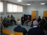 Los usuarios del Servicio de Estancias Diurnas para Alzheimer realizan una visita a la pedan�a de El Paret�n