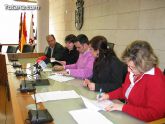 El Ayuntamiento firma un convenio con las asociaciones de artesanos para la recogida de residuos contaminantes de las alfarer�as