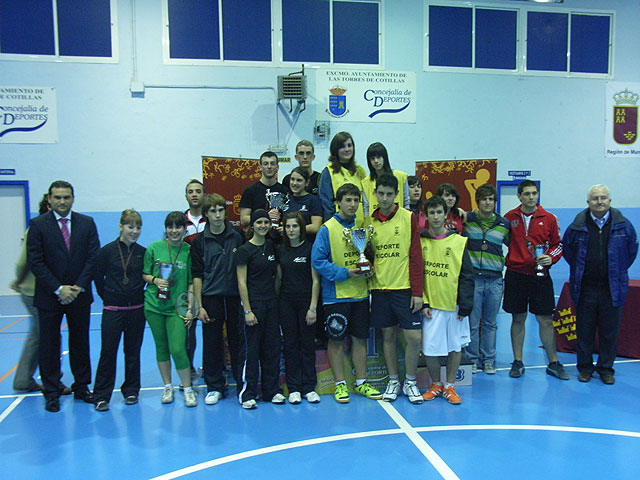 El deporte escolar totanero consigue siete títulos de campeón regional en la Final Regional Escolar de Bádminton celebrada en Las Torres de Cotillas, Foto 1